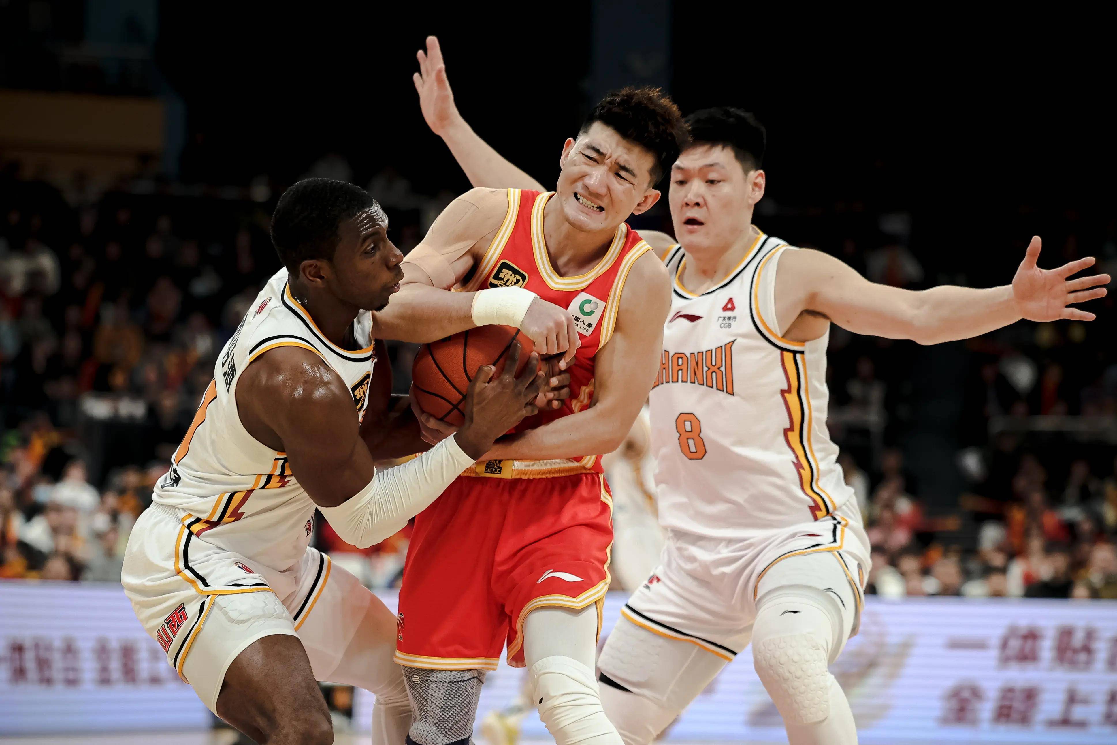 场面火爆!CBA观众席沸腾不已 场面火爆!CBA观众席沸腾不已