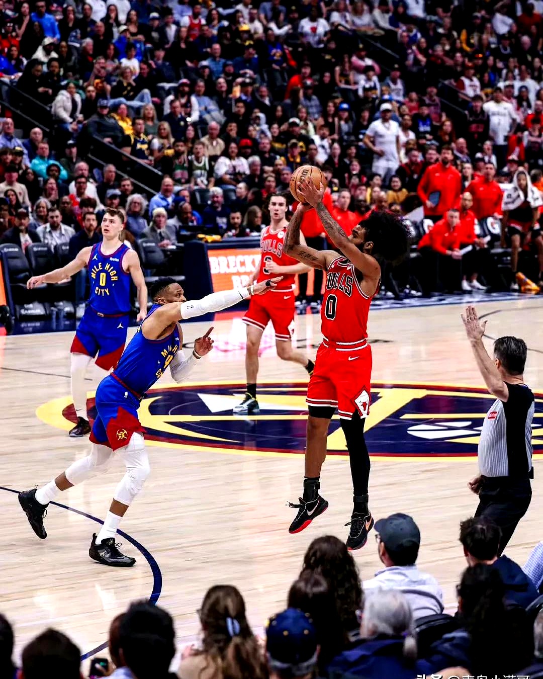 爱游戏在线-北京队翻盘公牛，布克统治全场