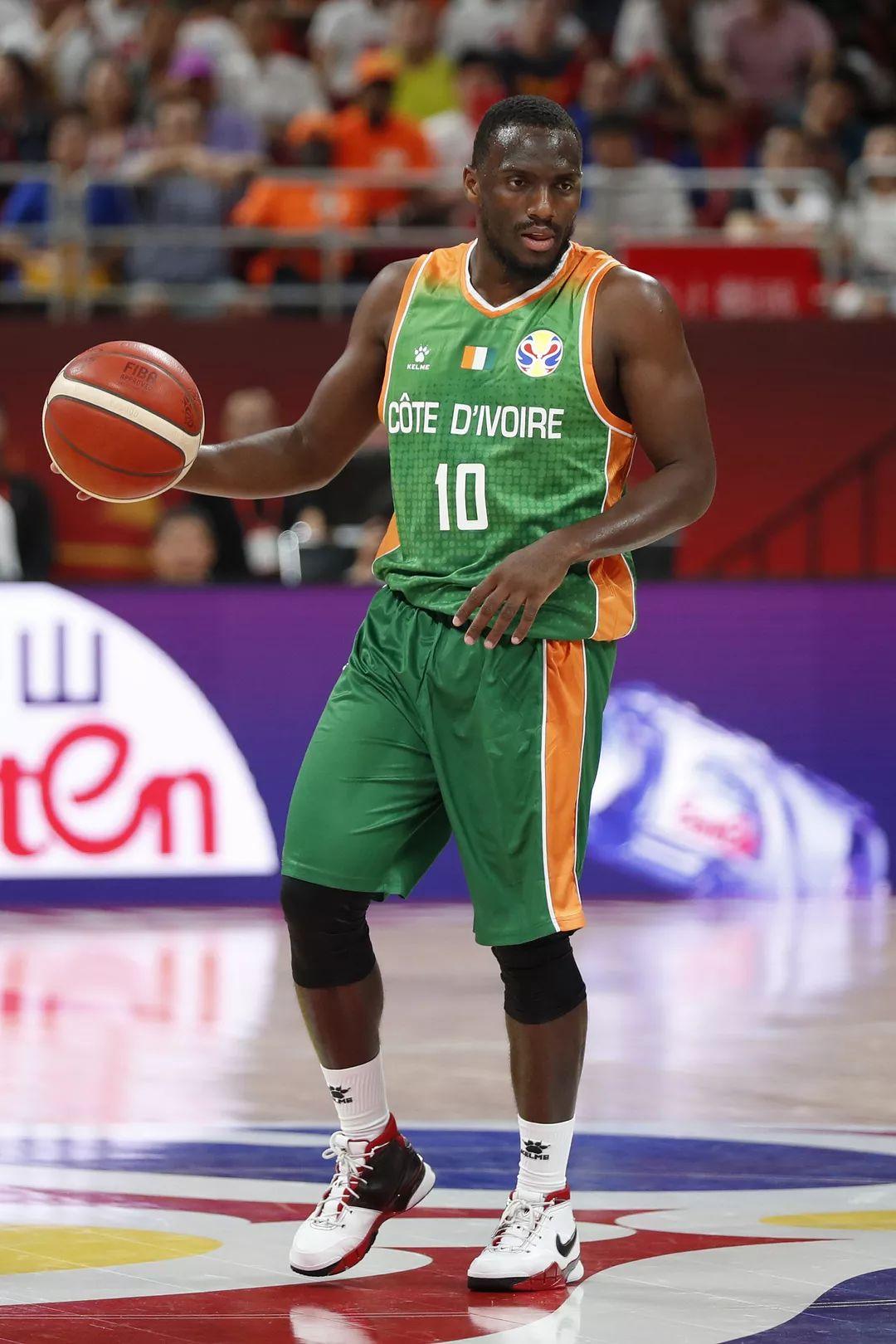 波兰队险胜中国队，奥恰洛夫点燃赛场