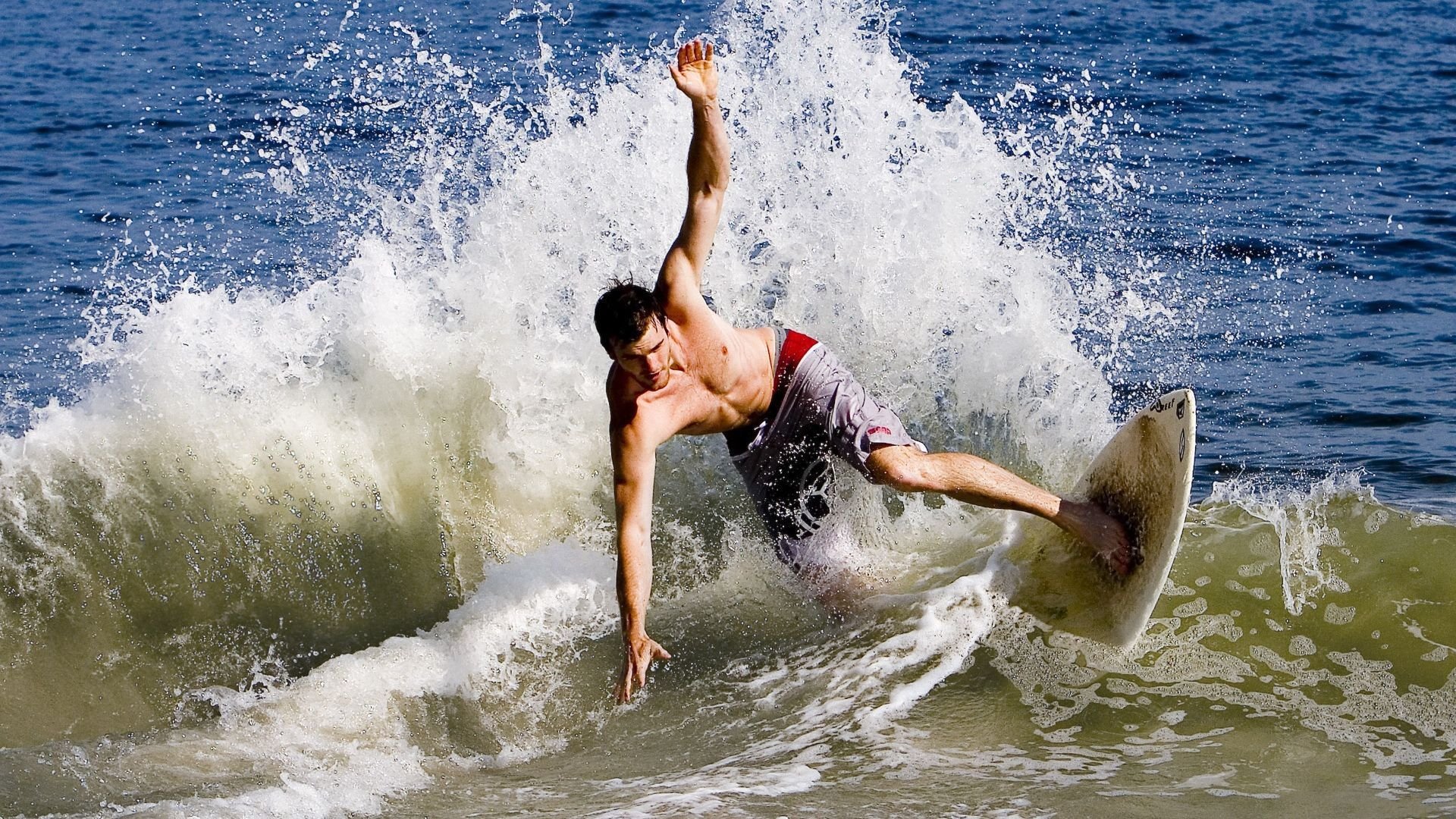 压哨绝杀与昔日王者，体育中那一秒钟与十年的交锋