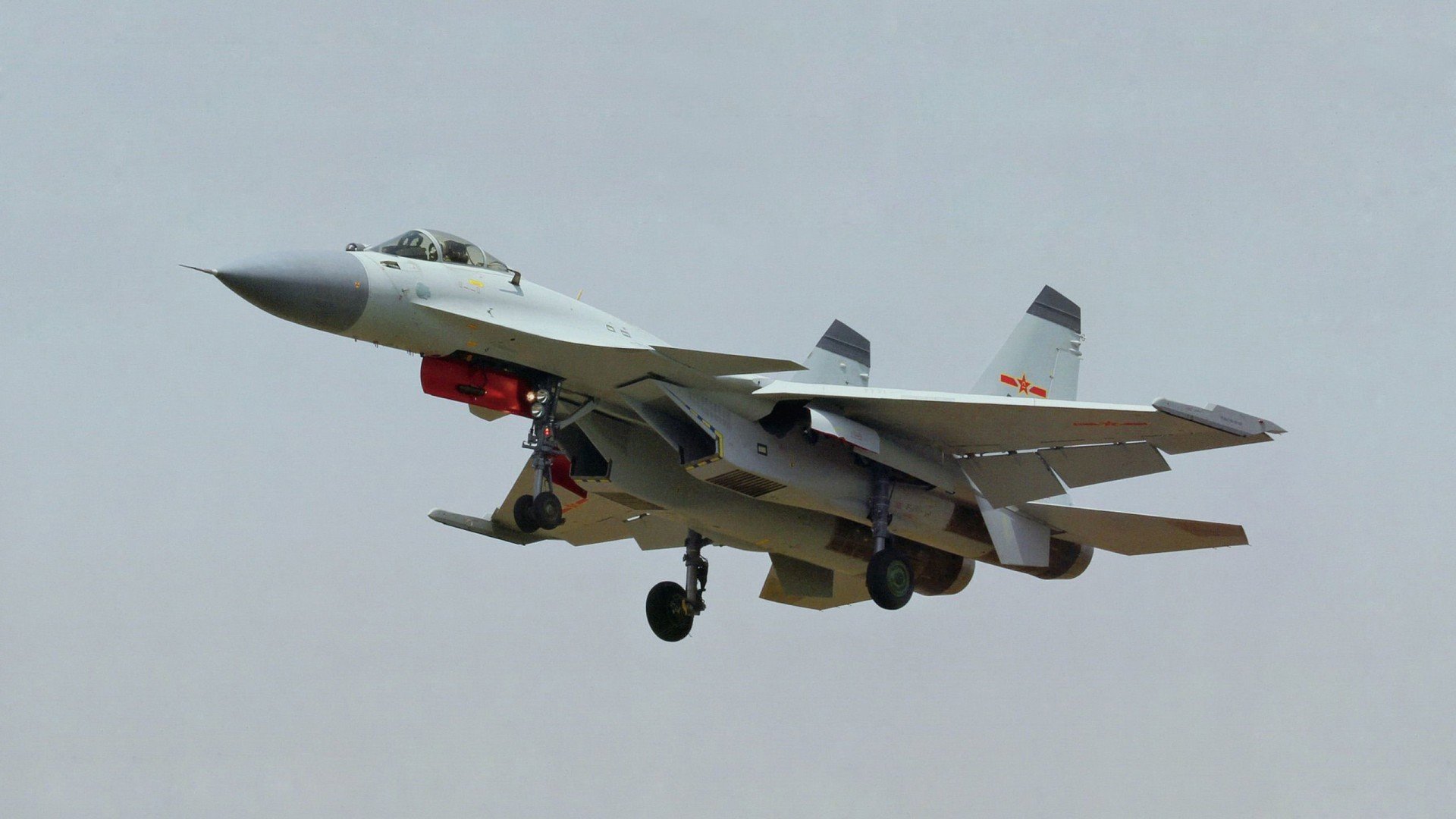 爱游戏体育-绿茵画布上的孤胆英雄，苏亚雷斯决胜时刻的全能绽放