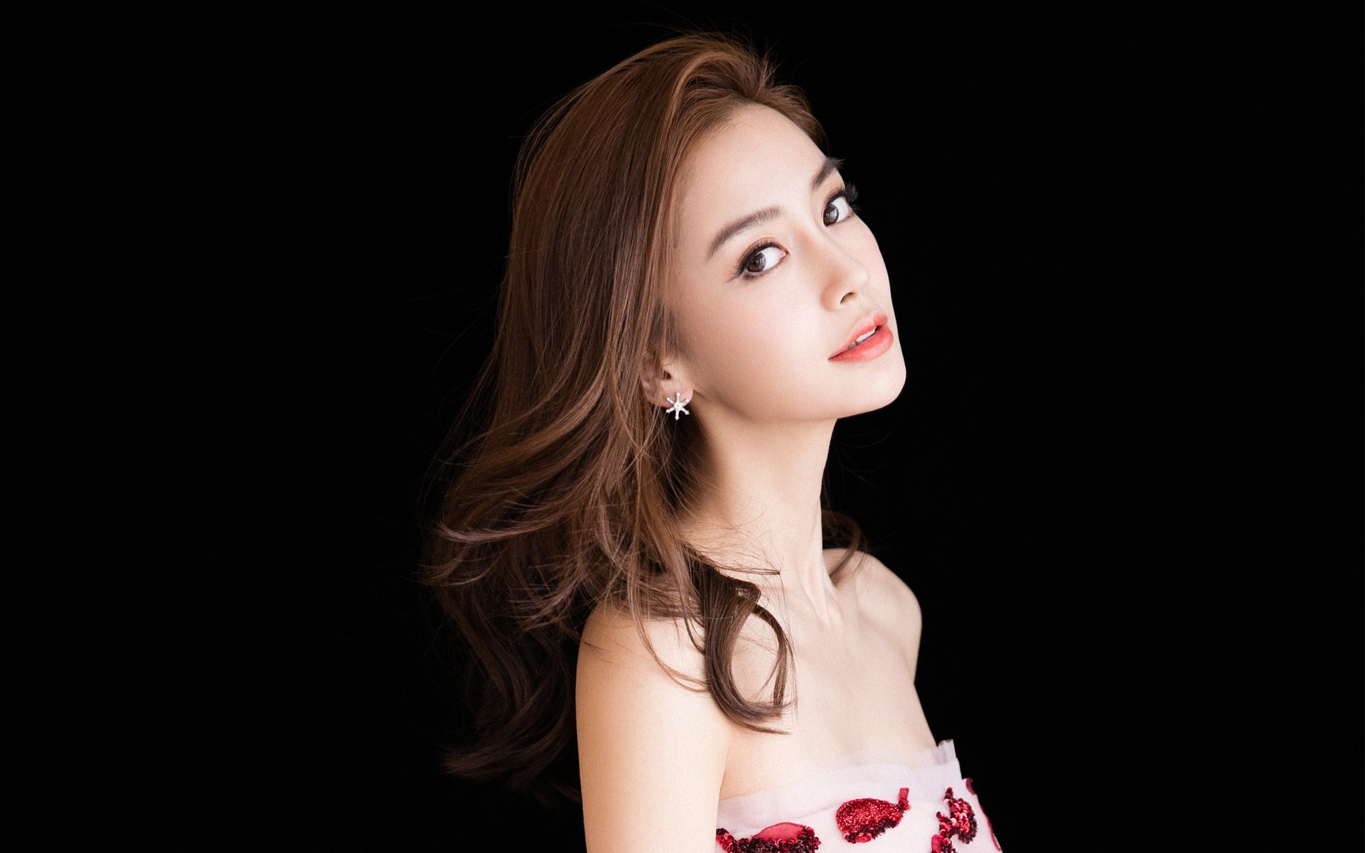 爱游戏APP-风暴之眼，掘金横扫快船，拉文在攻防两端重塑联盟格局